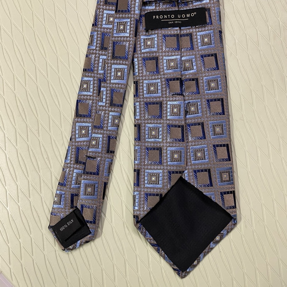 Pronto‎ Uomo Silk Tie Gray/Blue Geometric Pattern Necktie NWOT. 100% Silk 60"x3"
